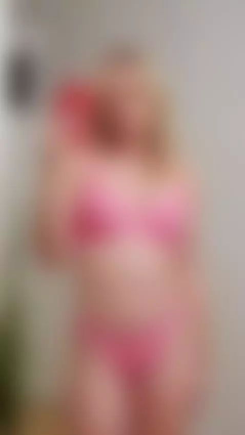 Confidence looks good on me — and I know it 💋 by marimoore-of