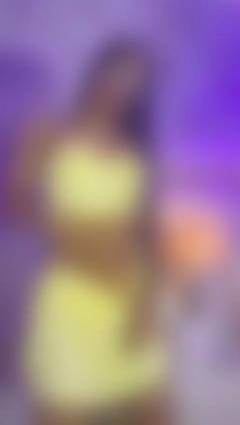 Estoy en vivo y cada segundo se pone mejor… pero tú aún no e... by anahisbennett