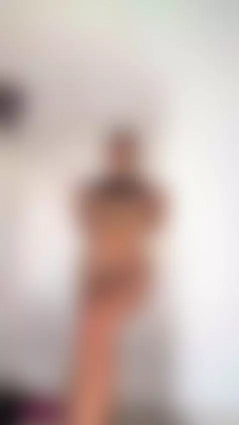 The air leans closer every second 💋💦 by anoraidol