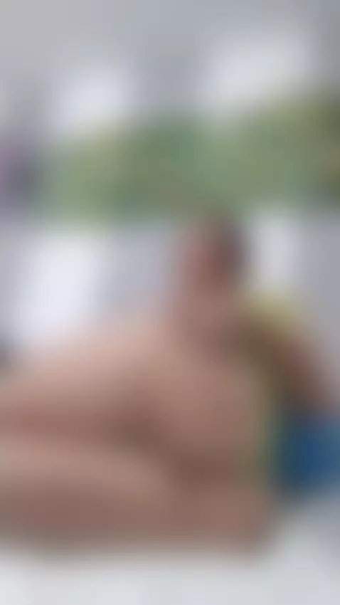 Mírame bien… apenas desperté y ya estoy lista para calentart... by magda2714