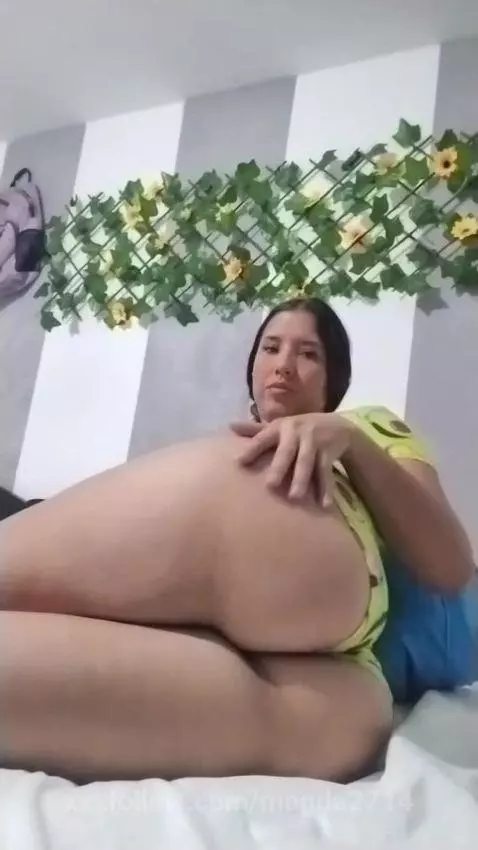 Mírame bien… apenas desperté y ya estoy lista para calentart... by magda2714