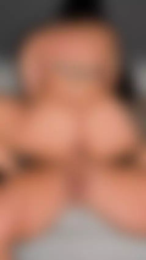 cabalgando la polla grande de mi vecino🍆🤪💦 by silvanalee88