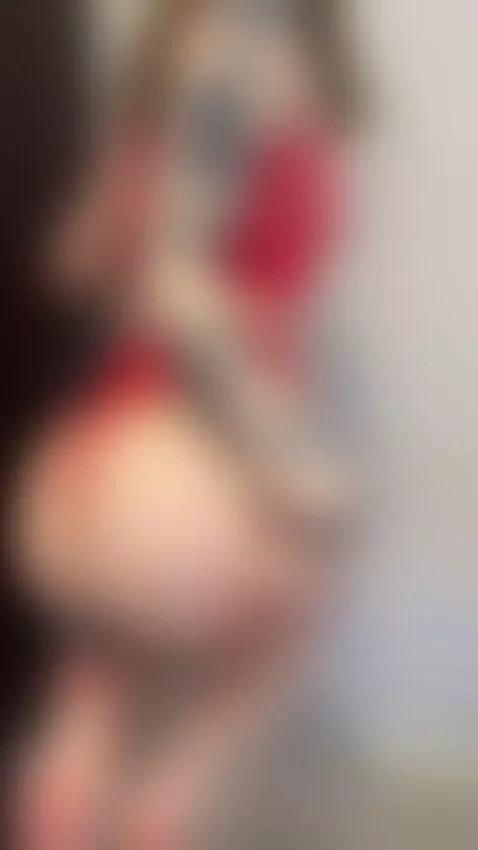 A good slut wakes up ready to suck cock every morning by slyykarina