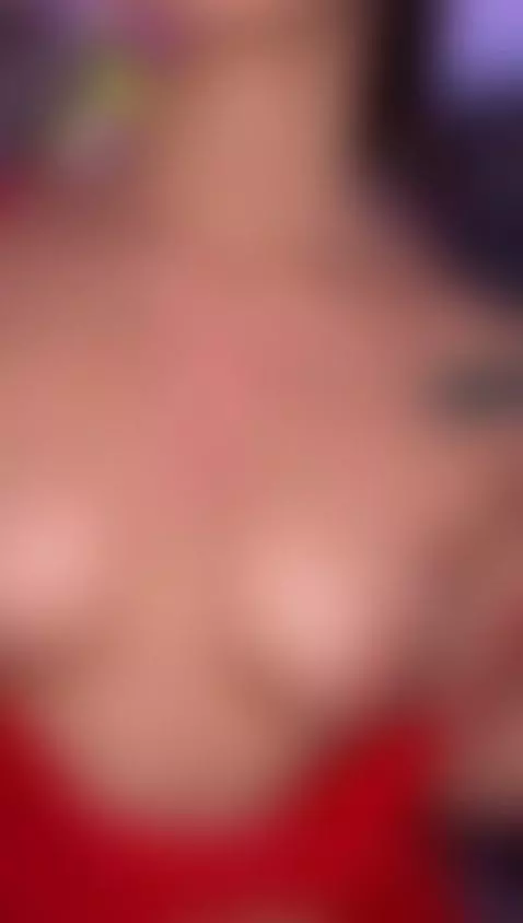 I was waiting for my boss at his desk  🍒🔥 by sofitheen