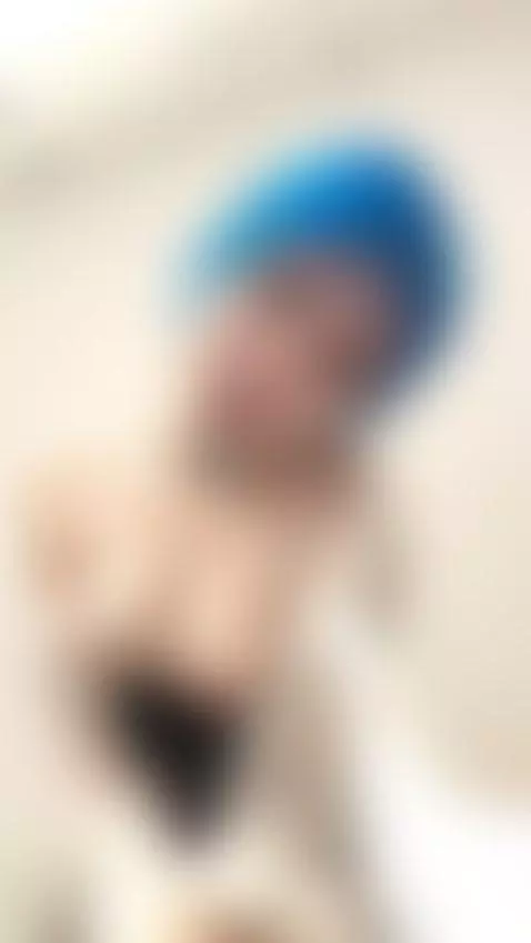 Sweet face, short hair... and a secret spot that loves atten... by verarooon