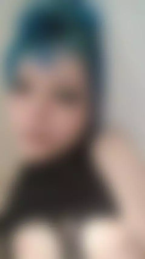 Discover the confidence behind this short haircut and bold d... by verarooon