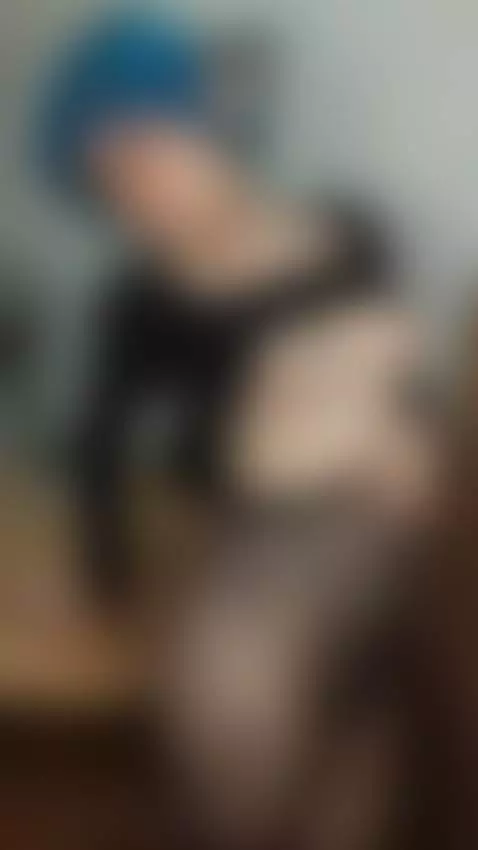 Spreading just for you… save or send? 👀 Sub on my OF by verarooon