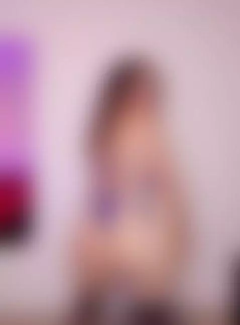 i’m Online… Come Closer 💦 by chloeetaylorr