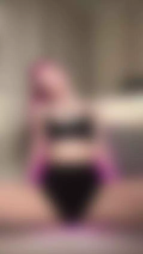 Enjoying the moment and herself 💖🌿 Like and subscribe! 😉 by miablooom