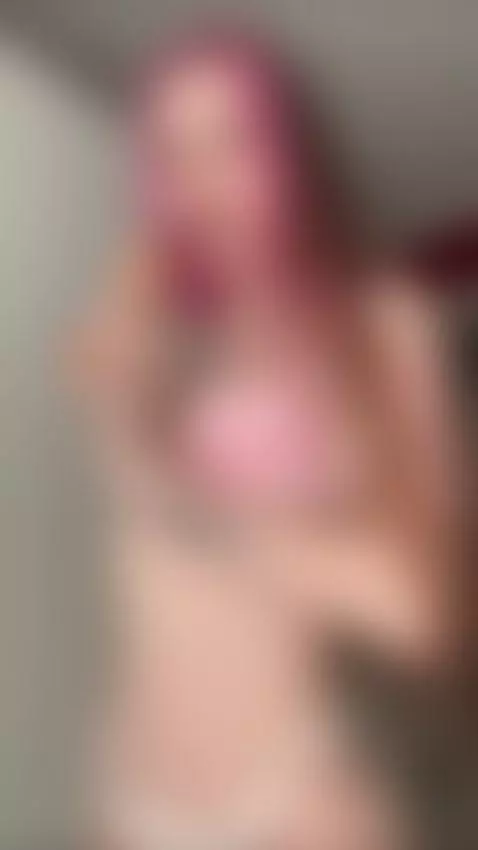 Confidence is her best accessory 🔥 Like + follow by miablooom