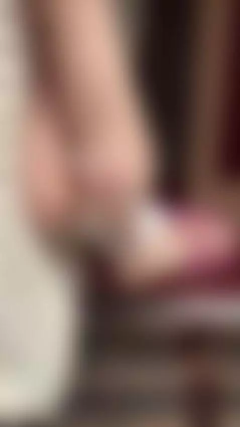 Hips moving — your finger goes to the like 🍑 by miablooom