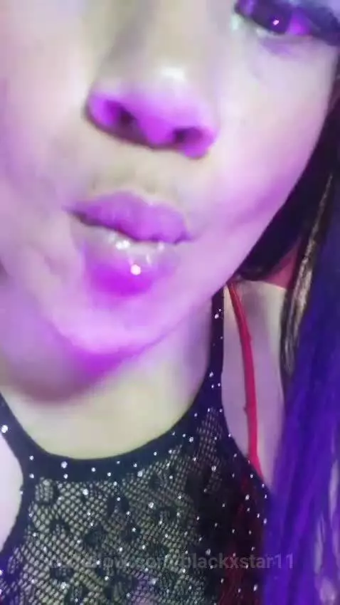 Sexy hot lips kissing you by blackxstar11