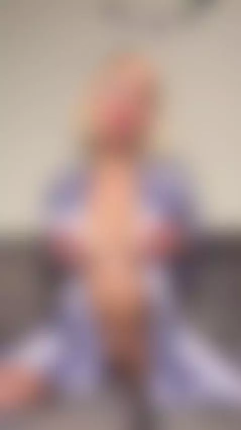 I do it better where it’s pay-per-view 😏 OnlyFans by ilovealanaa