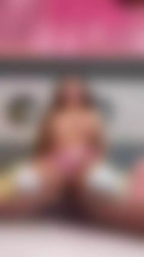 Mi vecino entra y me lo termino follando en la sala mientras... by veritoaguas