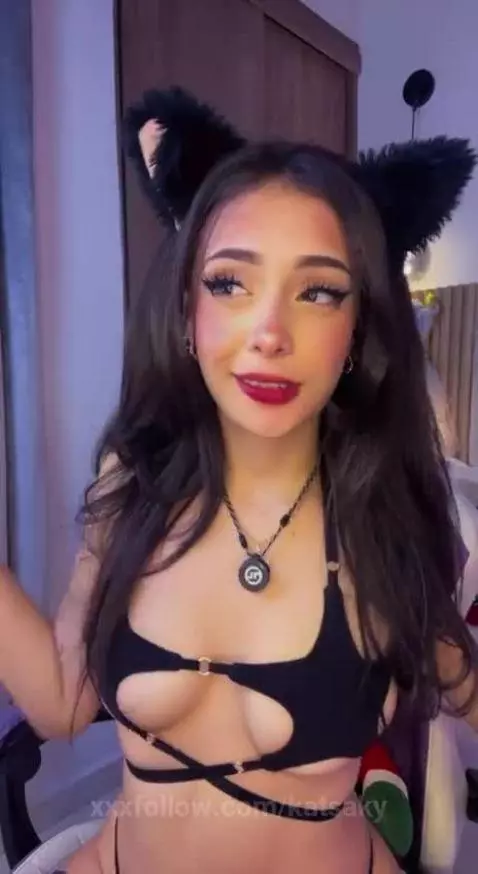 https://es.stripchat.com/Kat_Saky followme by katsaky
