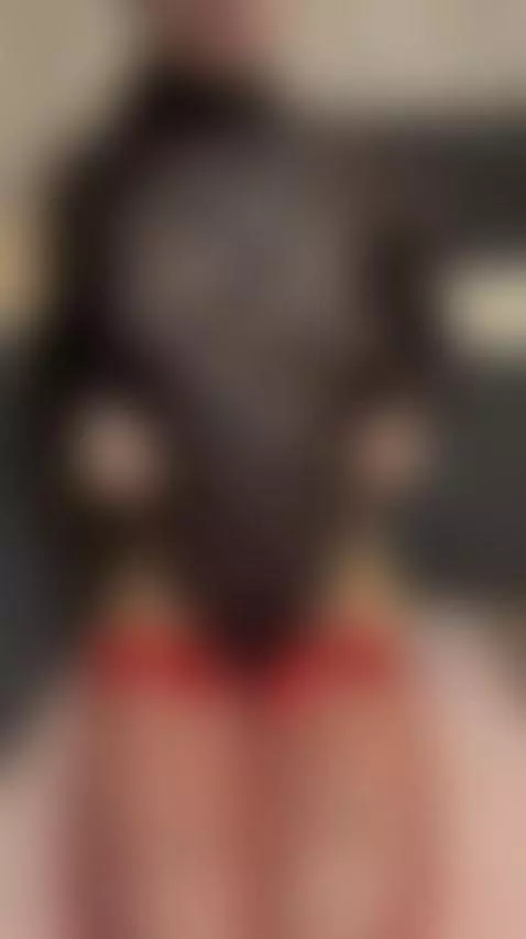 😏Brunette framing her pretty face with big boobs 🍑 Unlock OF by milaclark7
