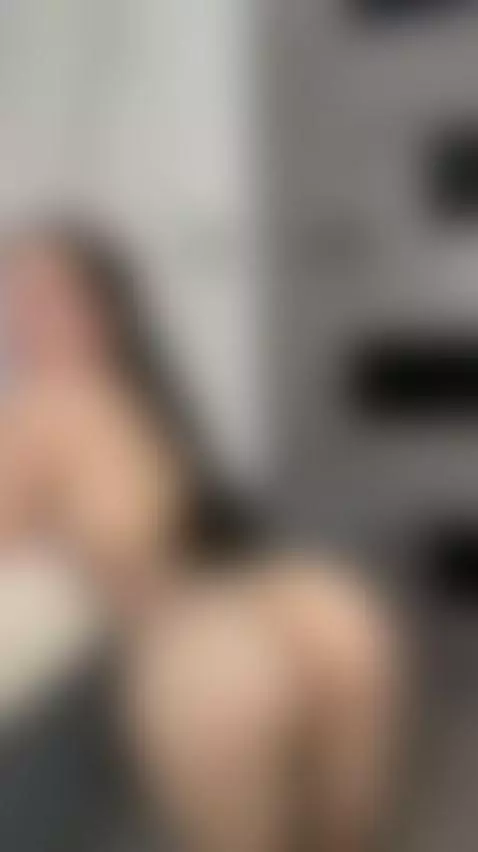 🔥Brunette in sexy pose after teasing 🍒 Exclusive OF by milaclark7