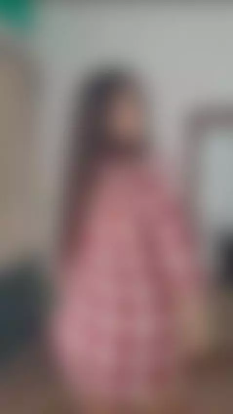 Beautiful girl — likes and subs welcome 😄 by sashaislovee