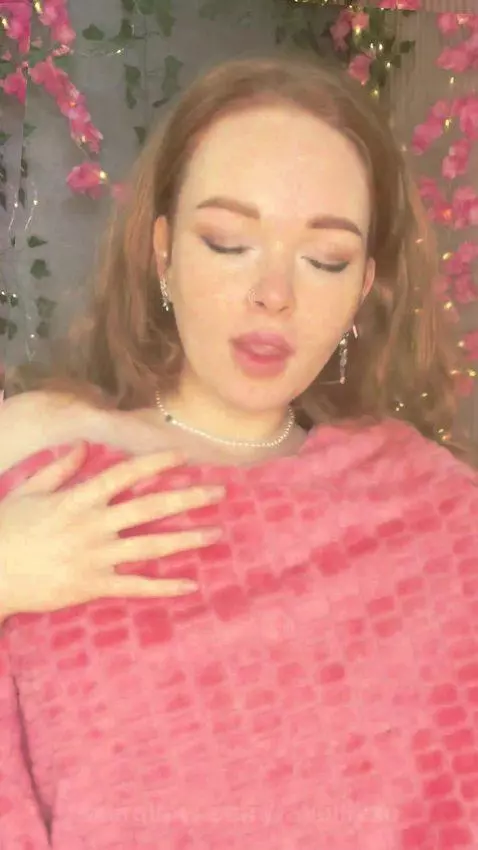 18+ Sexy redhead teases perky tits under pink blanket. by ravelilyxo