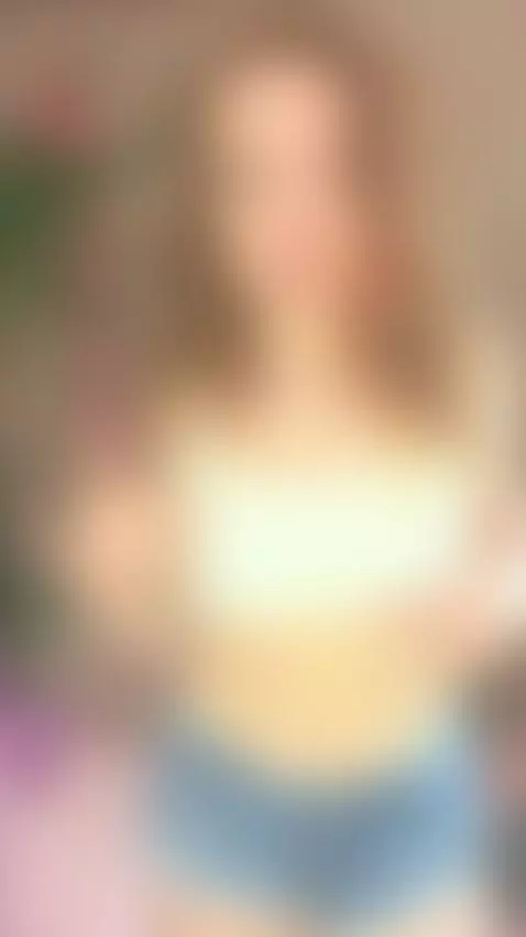 18+ Sexy redhead's perky tits and juicy ass in tiny shorts. by ravelilyxo