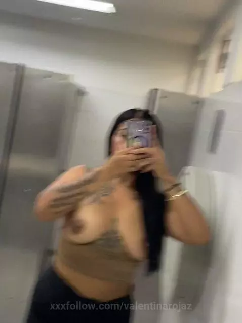 I show my breasts in a public restroom 🚑🍑🔥🔥🔥🔥🔥🔥🔥 by valentinarojaz