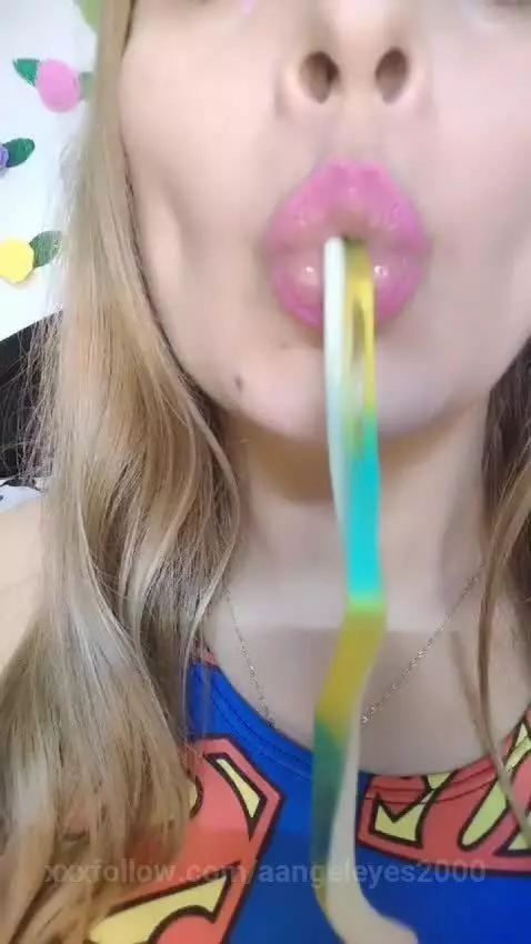 amo hacer garganta profunda ... que tal una mamada ? mas con... by aangeleyes2000