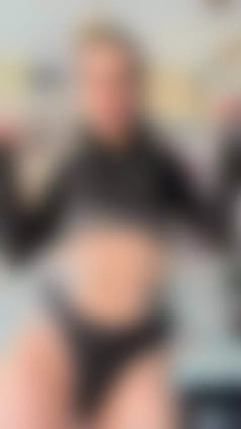 And a bit of ass shaking being in a good vibe💋 by sanarababe