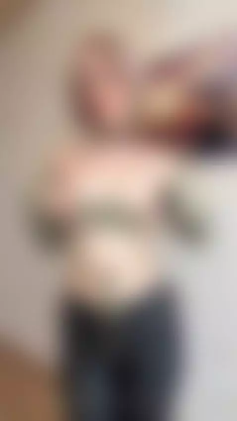 Bigass blonde gaping her pink ring live 👅 OF link by yourtacyyy