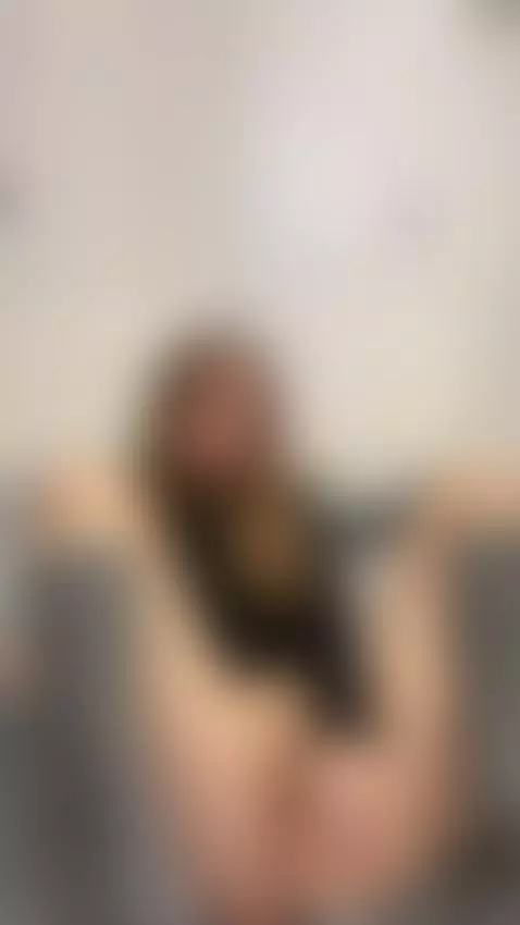 Shy babe masturbates with a dildo by camblair