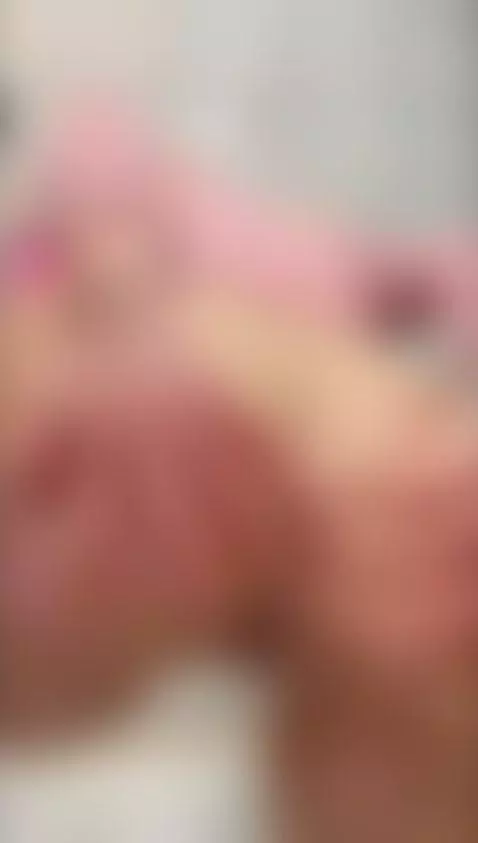 Girl showing her ass to everyone very wide by dianajuicy