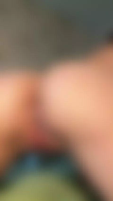 Want the full video of her spreading even wider? Sub OF by dianajuicy