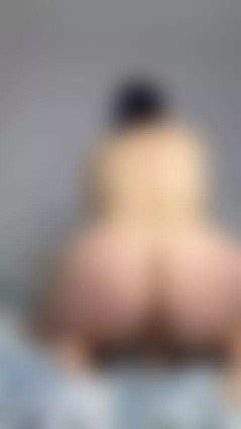 I hope you like the view 😋 by yarelion