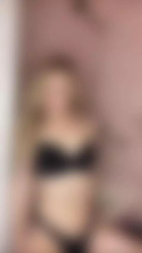 Just a tease here. The rest is on OnlyFans 💫 by leilaleilaa