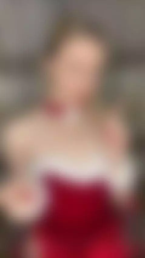 She’s dangerously irresistible. Stay close — subscribe 💋 by leilaleilaa