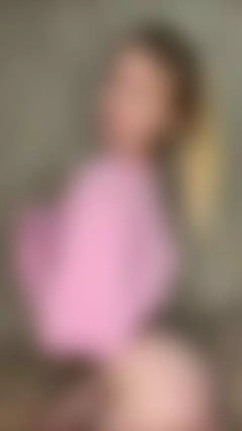 She turns you on at first glance. The rest is on OnlyFans 😉 by leilaleilaa