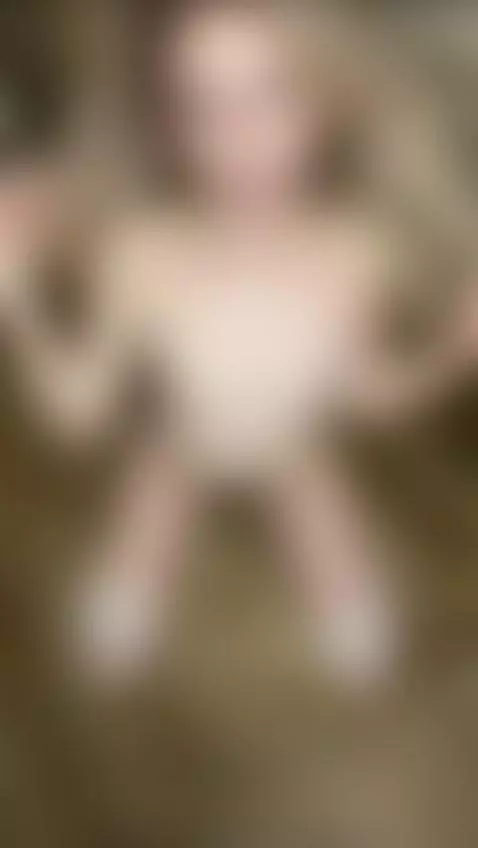 She makes content special Subscribe and like 🎨 by leilaleilaa