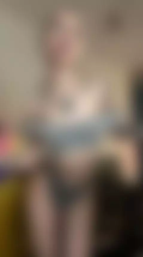 🍒Blonde’s small perky tits barely covered 😏 Naughty OF by sofaaaaaaaaaa