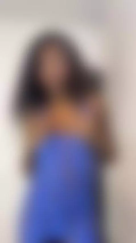 I’m live, feeling flirty and wanting someone to play along w... by agathasamuels