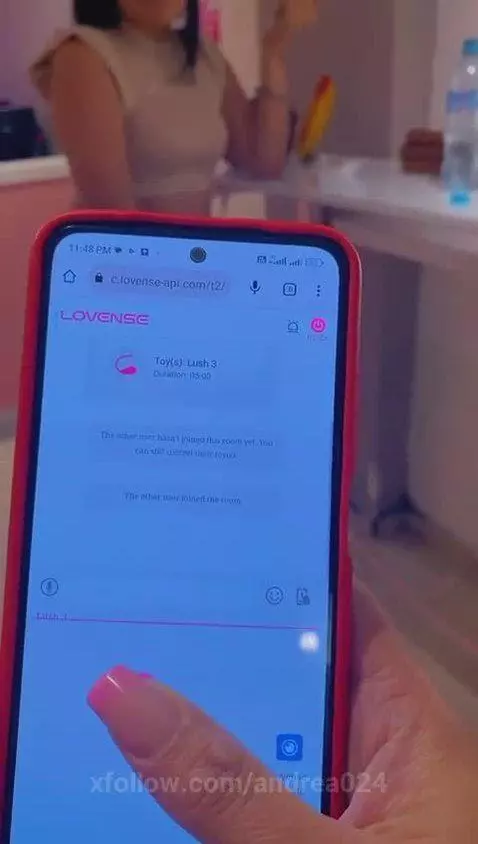 💦 Playing with my friend in public. She makes me wet my puss... by andrea024