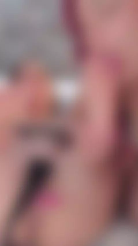 A good footjob for my beautiful girlfriend, look how her ass... by allisonsamy