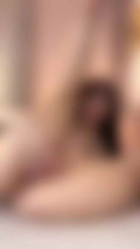 Who’s got an appetite for me? by roxiexo