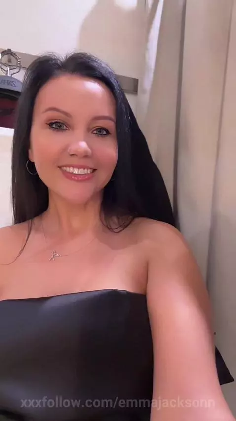 Oops, it fell off my boobs by itself🤭 Well... almost😇 And th... by emmajacksonn