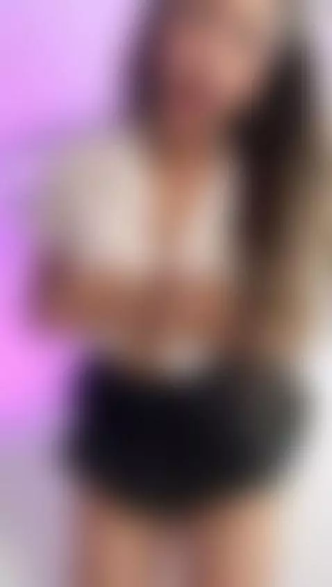 BODY!! IM SO READY FOR MY LIVE.. ARE U? COME ON by aishaanderson