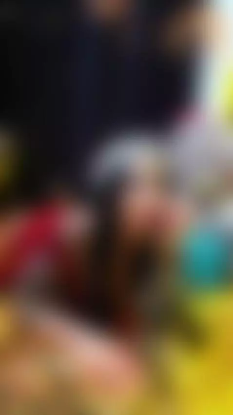 Wait for me, I'm on my way 🎁 by nelav0