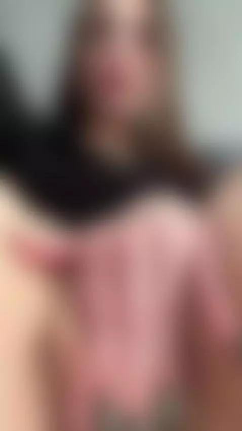 I know how to hold attention 😏🖤
Let's check on OnlyFans by rorryree