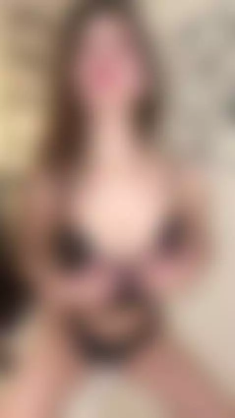 They say brunettes are dangerous. I'm proof.
See the rest on... by whitekristy