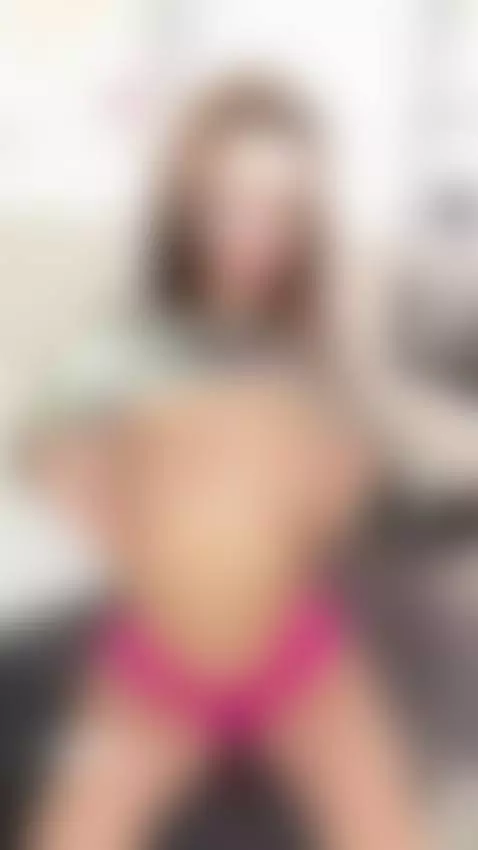 I know how to hold attention.
And how to continue - OnlyFans by whitekristy