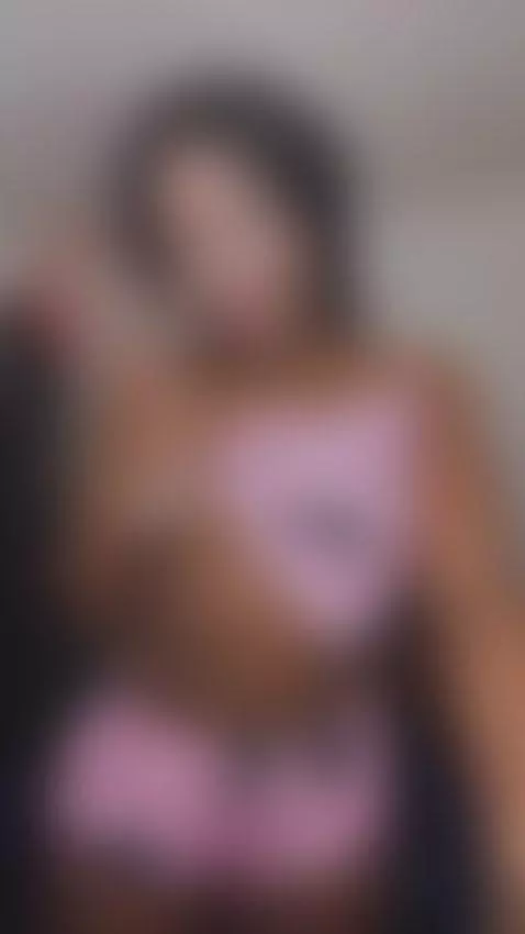 Mmm, welcome handsome… 🔥https://www.camsoda.com/es/irisherre... by irisherrera