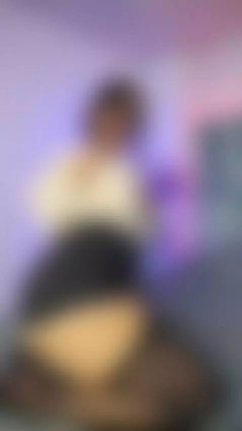 I like to connect, provoke and let curiosity do its work. by hollypeach888