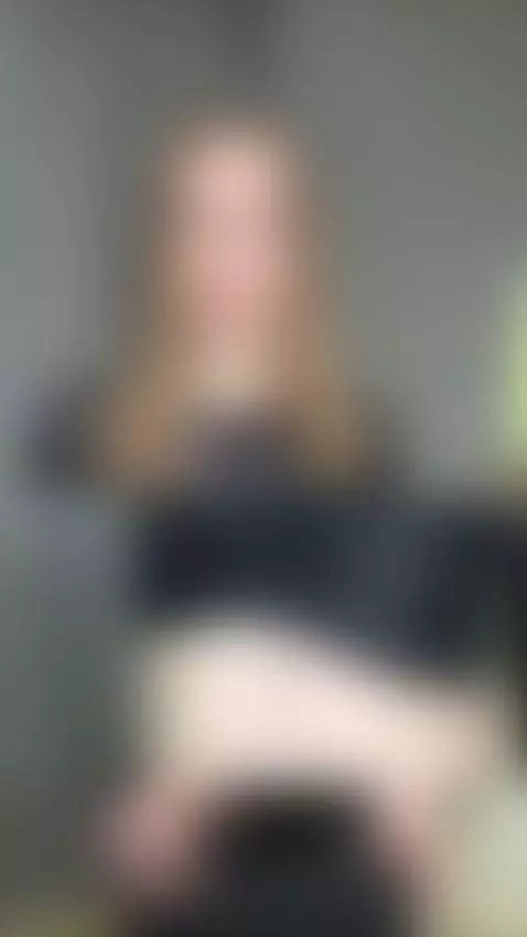 She knows how to create a mood. Follow 🌹 by lunastarlightt